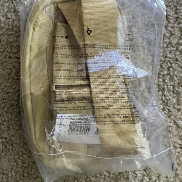 🍋 Lululemon 🍋Everywhere Belt Bag- Golden sand - Very Rare Color - Picture 5 of 11